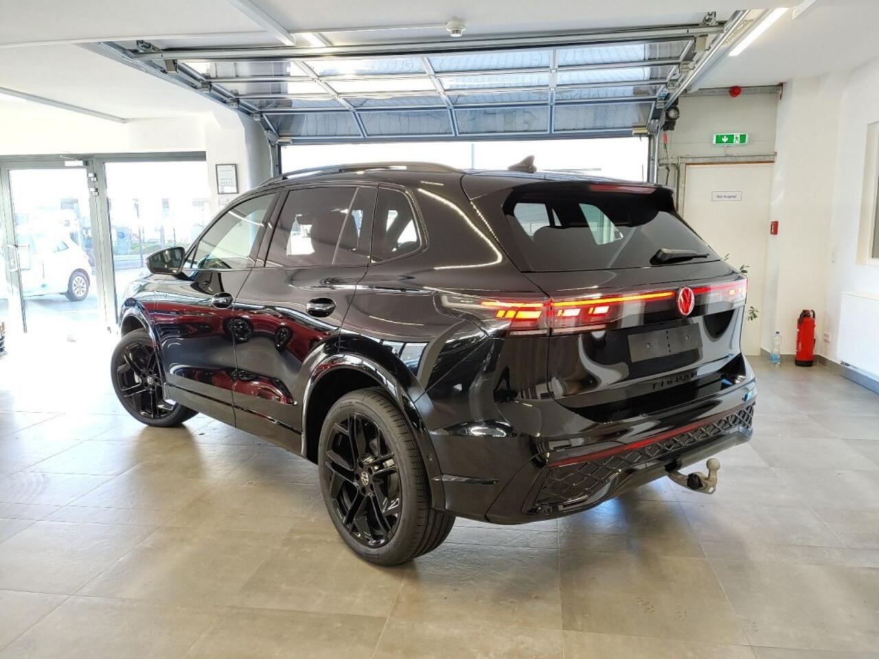 Volkswagen TIGUAN 1.5 TSI E-HYBRID R-LINE PANO-DAK/TREKHAAK/CAMERA/LEDER/MEMORY/HUD