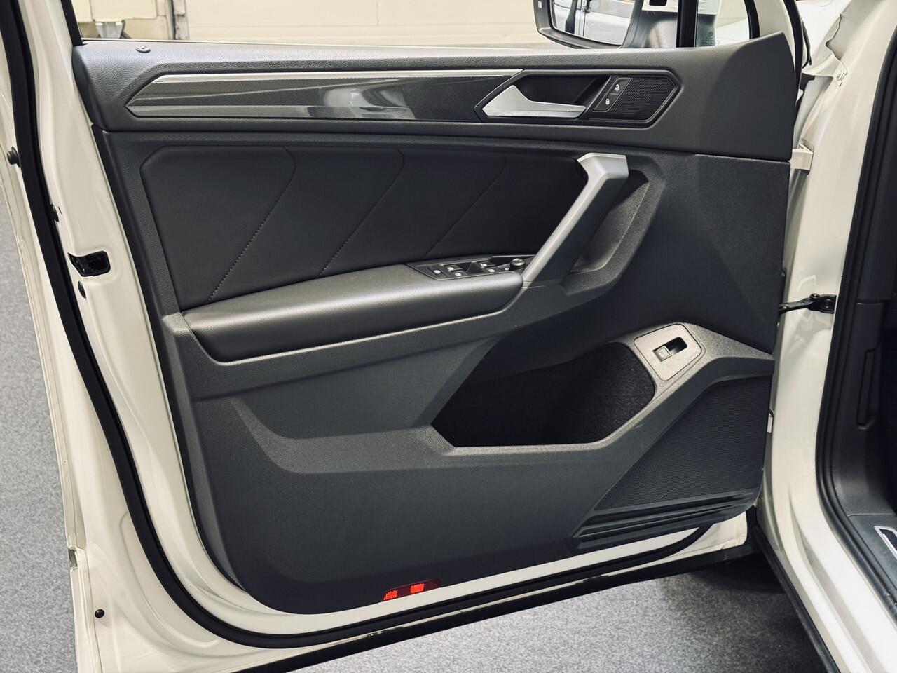 Volkswagen TIGUAN 1.5 TSI ACT Highline R-Line | Panorama | Leder | Trekhaak