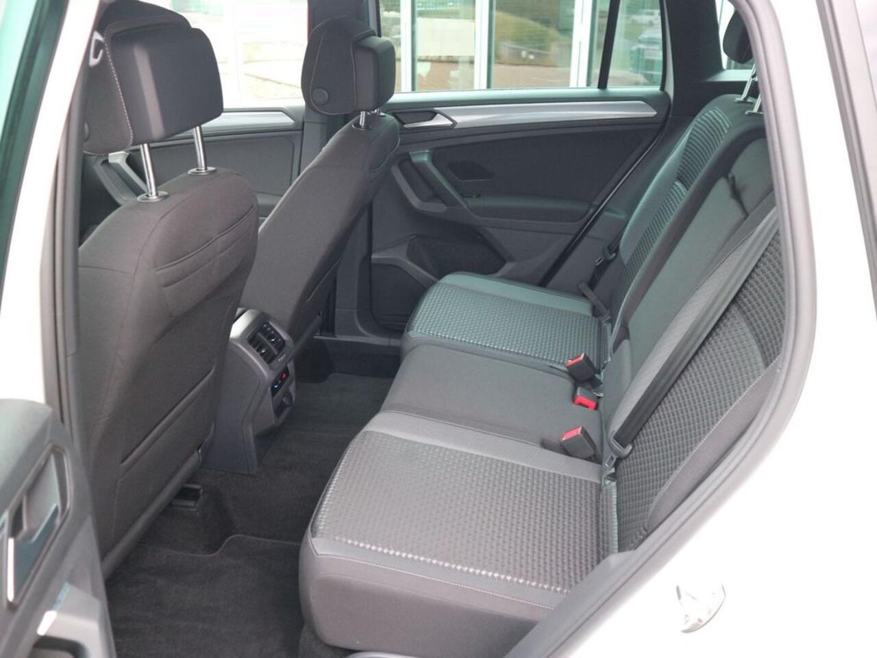 Volkswagen TIGUAN 1.4 TSI eHybrid ACC Trekhaak Matrix LED Head-Up Camera 19 Inch Stoelverwarming