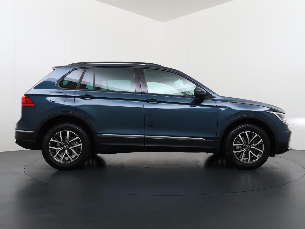 Volkswagen TIGUAN 1.4 TSI eHybrid R-Line Business+ 24.000KM!!| SUPER COMPLETE AUTO| DIG. DASH| STOEL + STUURVERWARMING| CARPLAY | NET ONDERHOUD GEHAD, RIJKLAAR INCL 12 MND. BOVAG GARANTIE|