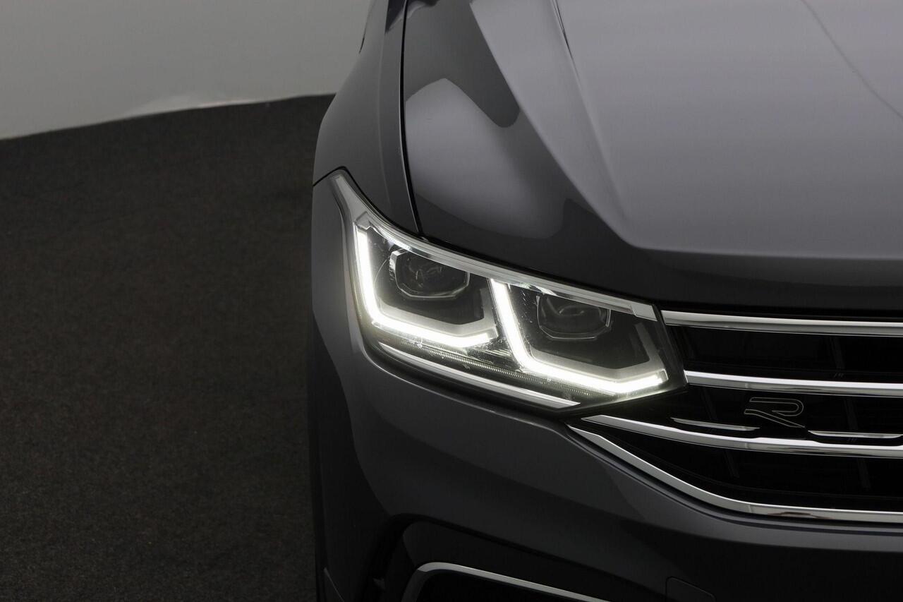 Volkswagen TIGUAN 1.5 TSI 150 pk DSG R-Line Business+ | Panoramadak | IQ Light | Achteruitrijcamera | Navigatie | Adaptive Cruise | Keyless Entry