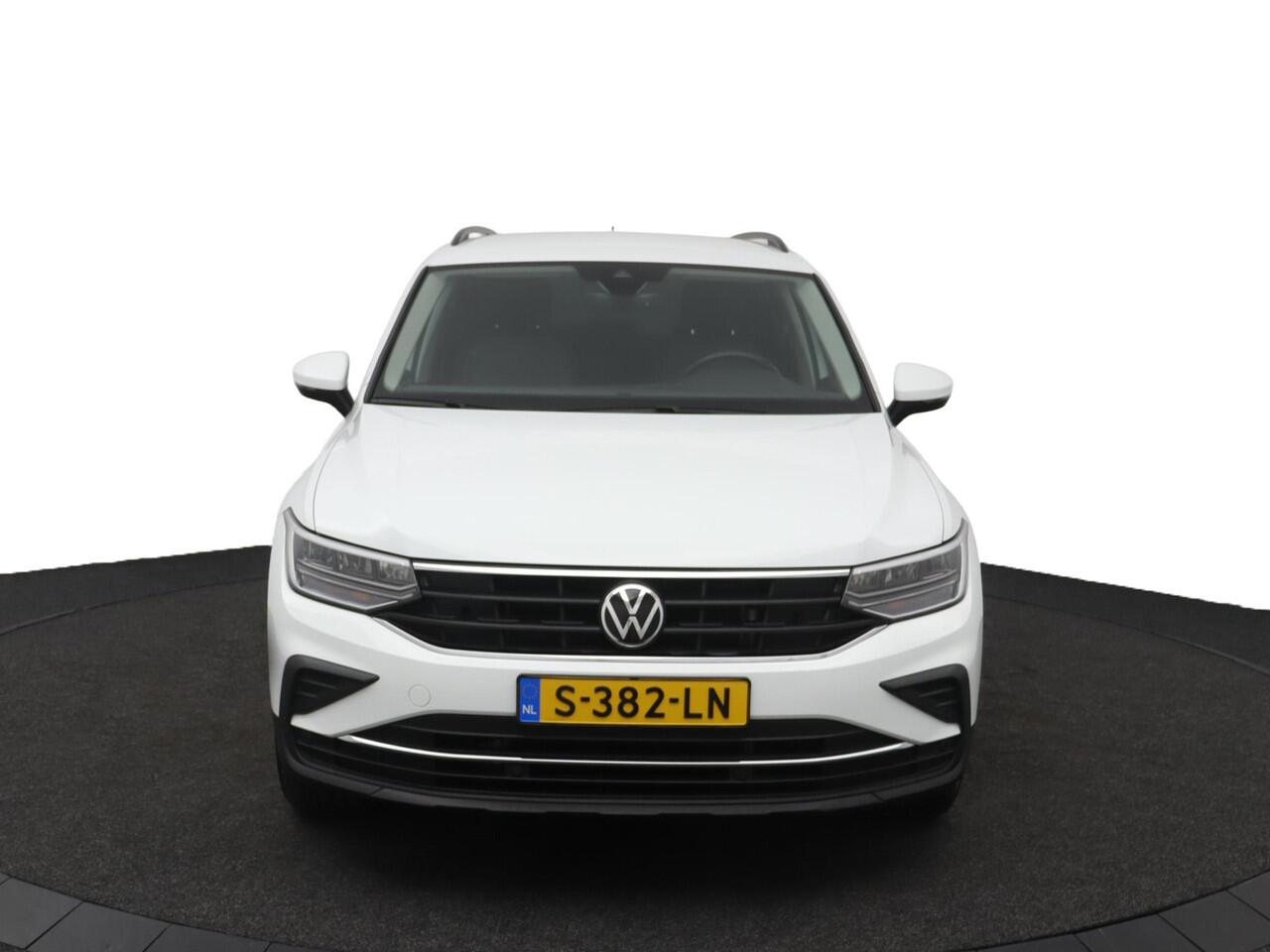 Volkswagen TIGUAN 1.5 TSI Life Business | Trekhaak | Parkeercamera | Stoel/stuur verwarming |