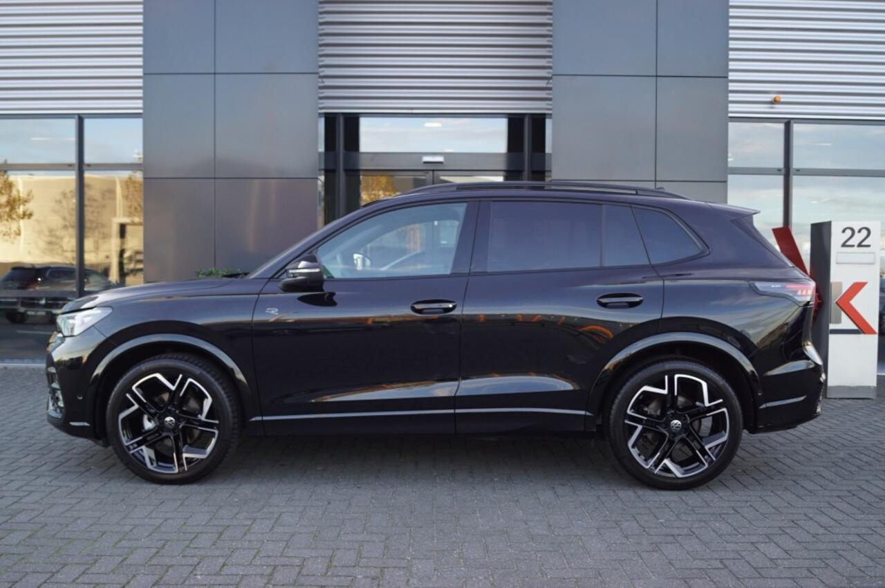 Volkswagen TIGUAN 1.5 eTSI DSG R-Line Black st 150pk /Leer/Panodak/Head-up/Trekh afnb./Navi Pro/Matrix LED /360 gr camera