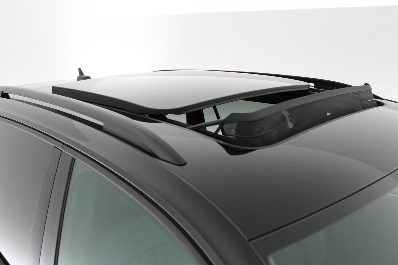 Volkswagen TIGUAN 1.4 TSI 245pk eHybrid R-Line Business+ Black Style Panoramadak Trekhaak Stoelverwarming