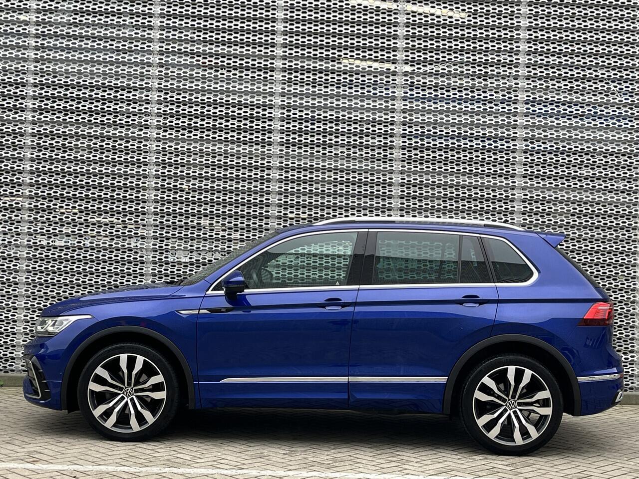 Volkswagen TIGUAN 1.5 TSI R-Line Business+ / Pano / Digitaal dashboard / Navigatie / App connect / Camera / Parkeersensoren V+A / lichtmaal 20 inch /