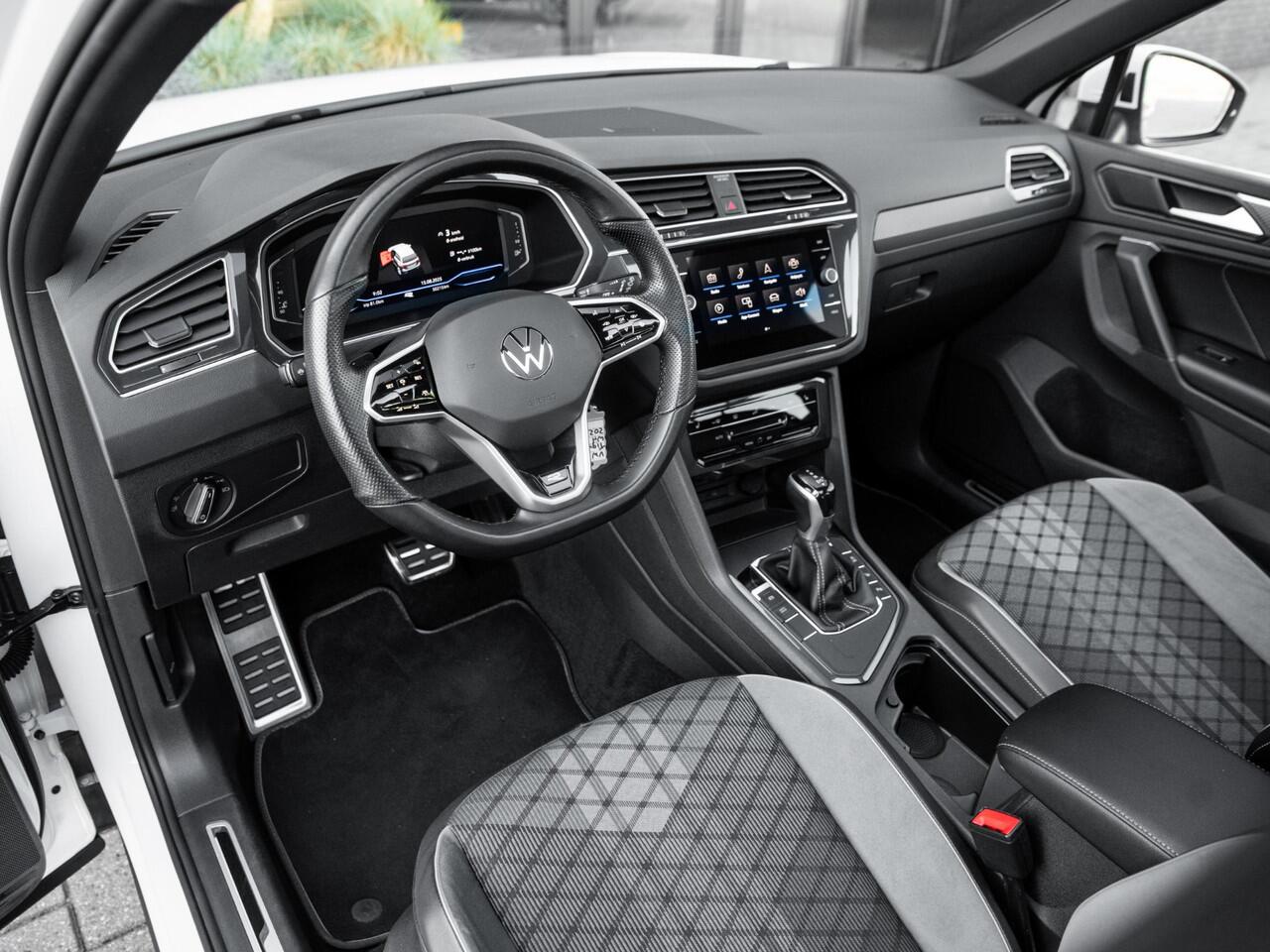 Volkswagen TIGUAN 1.5 TSI R-Line / Panoramadak / 20" LMV / Adaptive Cruise Control / IQ Light