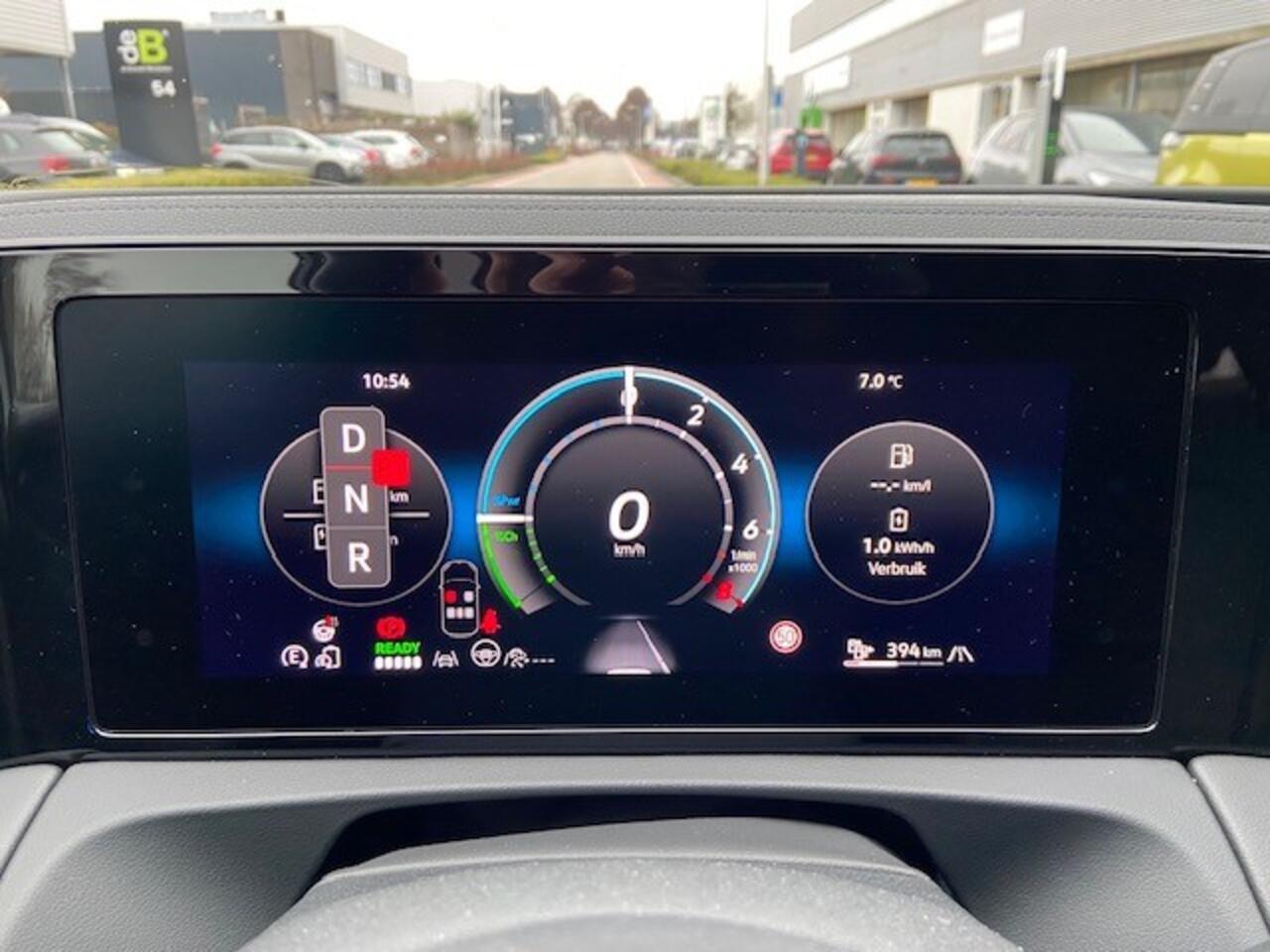 Volkswagen TIGUAN 1.5 eHybrid R-Line Edition / App connect / PANODAK / 20"LMV / 360" CAMERA / Leder interieur / Trekhaak / R-Line