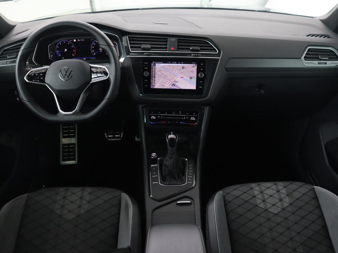Volkswagen TIGUAN 1.5 TSI R-Line Business+ | Automaat | Trekhaak | Carplay | Stoelverwarming | Stuurverwarming | Adaptive Cruise | LED | Sfeerverlichting | Climate controle | LMV 20 inch