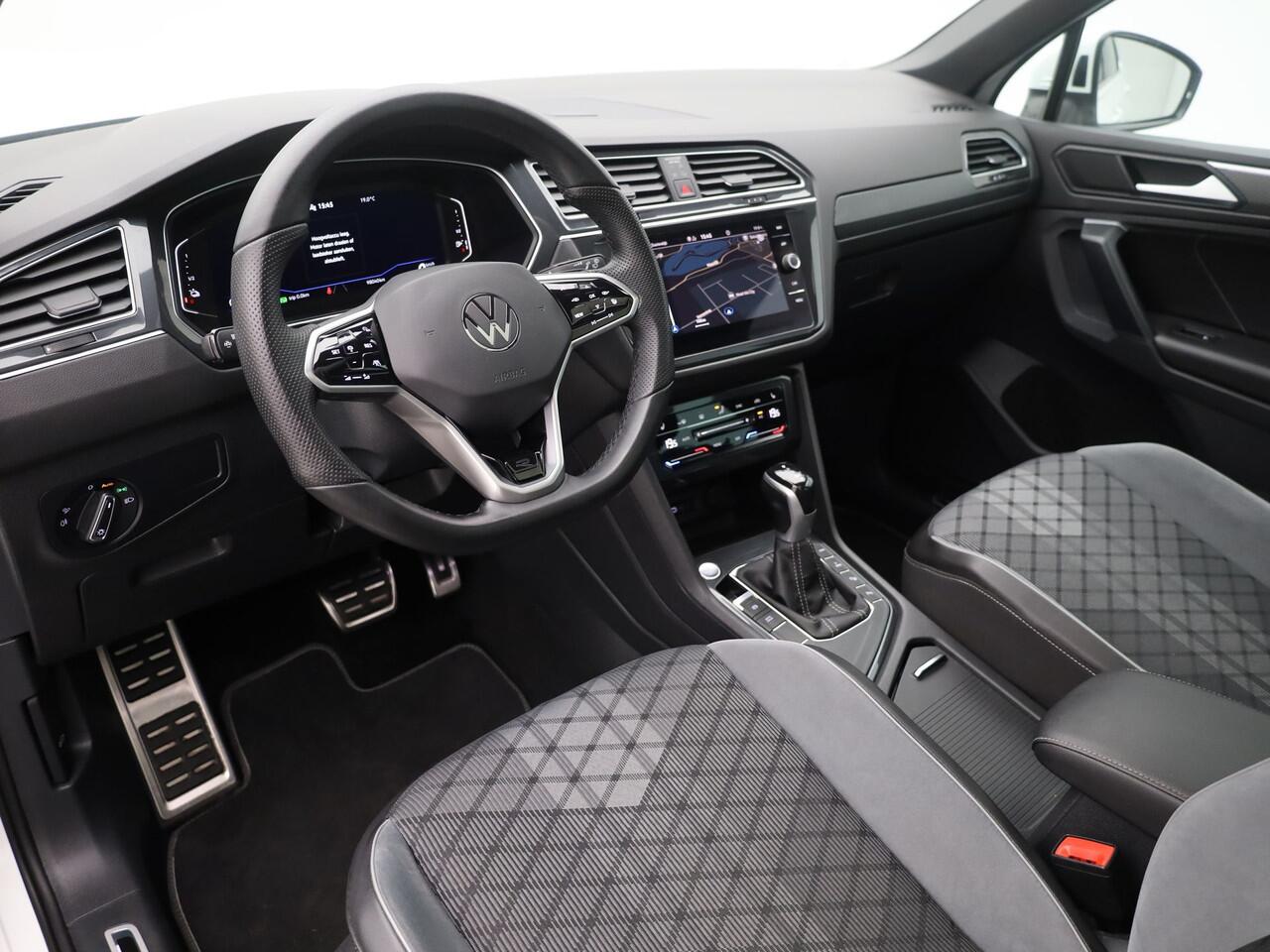 Volkswagen TIGUAN 1.4 TSI eHybrid R-Line Business+ | PANO | CAMERA | ADAPTIVE | KEYLESS | STOEL- EN STUURVERW.