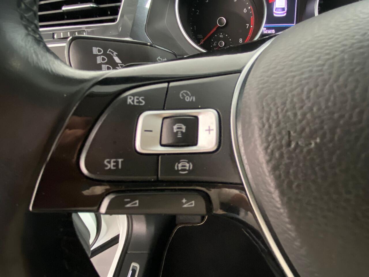 Volkswagen TIGUAN 1.5 TSI ACT Highline R-Line Look