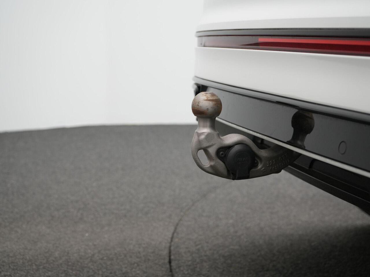 Volkswagen TIGUAN 1.4 TSI 245 pk DSG eHybrid R-Line Business+ | Panoramadak | Trekhaak | Navigatie Discover Pro | IQ Light | Stuur-/stoelverwarming