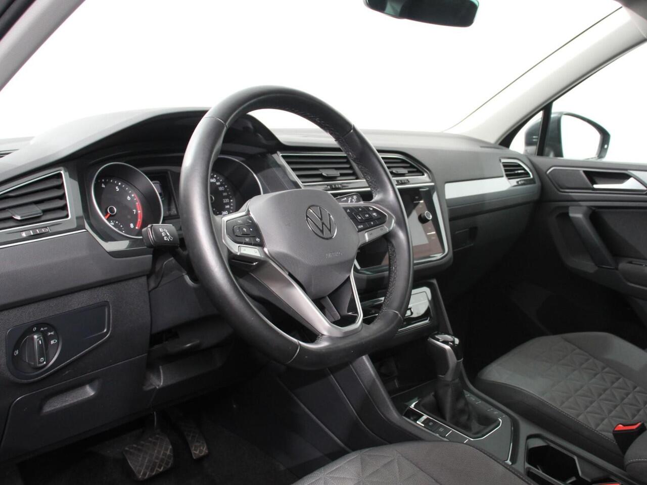 Volkswagen TIGUAN 1.5 TSI DSG 150pk Life | Navigatie | Apple Carplay/Android Auto | Parkeersensoren | Adaptive cruise Control | Wegklapbare Trekhaak | Stoel- en stuurverwarming | Ledverlichting | Getinte ramen | Climate Control