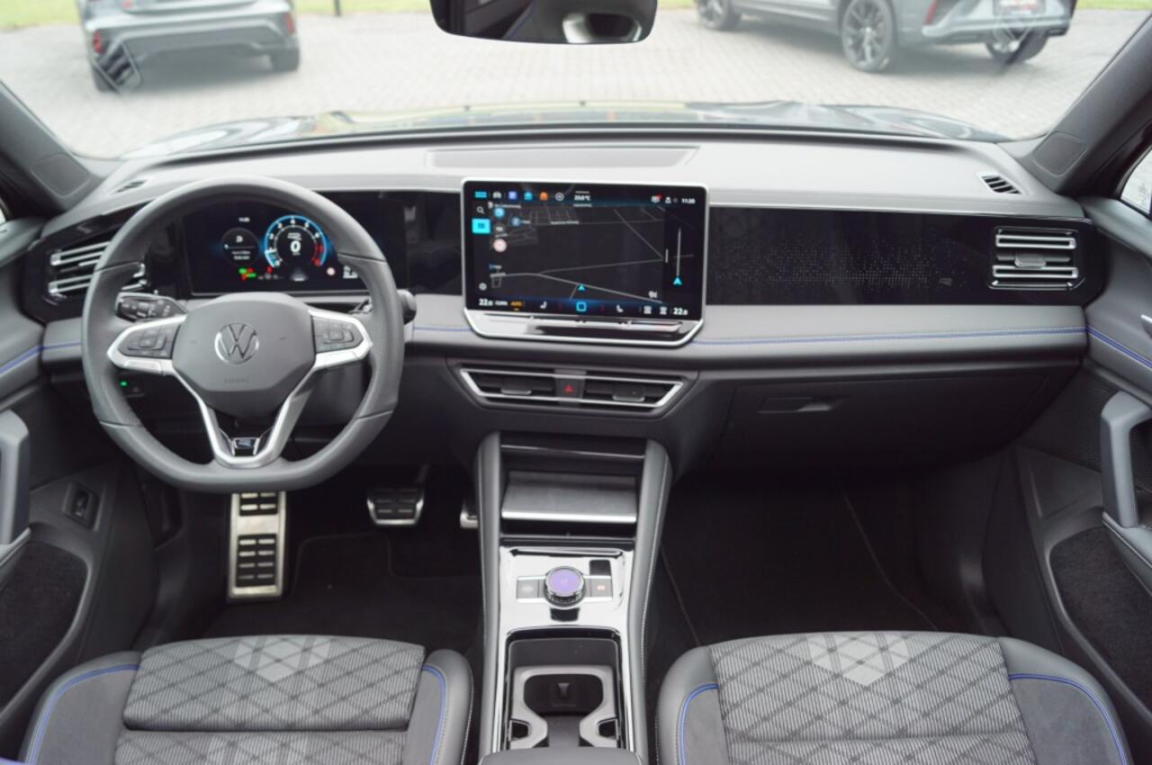 Volkswagen TIGUAN 1.5 eTSI DSG R-Line Black st 150pk /Panodak/ Navi/360gr.Camera/ Matrix LED/Trekh wegkl