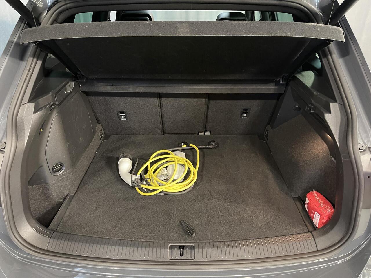 Volkswagen TIGUAN 1.4 TSI eHybrid R-Line Business+ 20"/Panoramadak/Trekhaak/Leder + memory/Elektrische klep/Dodehoek/Stuur + stoelverwarming/IQ Lights/Adaptieve cruise