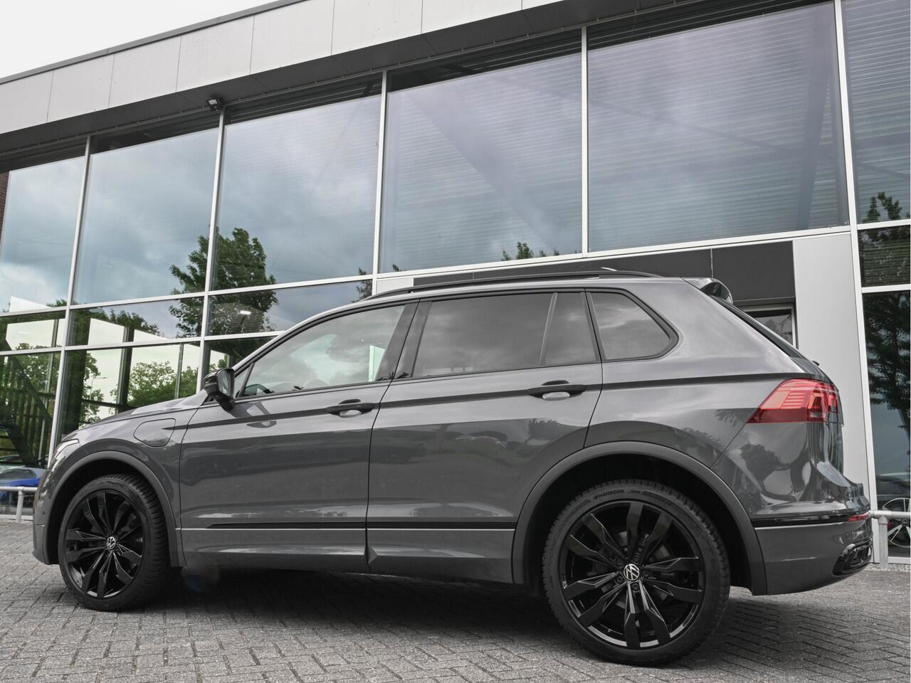 Volkswagen TIGUAN 1.4TSI E-Hybrid 245pk R-Line Pano Head-Up IQ-light 20-Inch Tr-haak Zetels Carbon