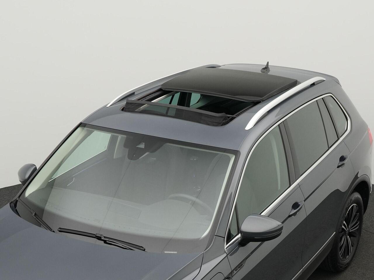 Volkswagen TIGUAN 1.4 TSI 245 pk DSG eHybrid Elegance | Panoramadak | IQ Light | Standkachel | Achteruitrijcamera | Park Assist | Keyless | 18 inch