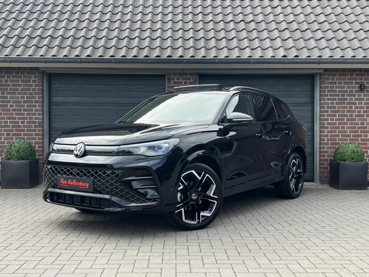 Volkswagen TIGUAN 1.5 eTSI DSG R-Line Blackstyle Pano Trekhaak IQ HUD