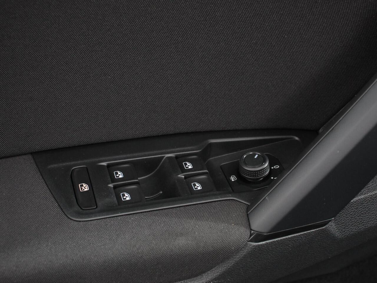 Volkswagen TIGUAN 1.5 TSI DSG 150pk Life | Navigatie | Apple Carplay/Android Auto | Parkeersensoren | Adaptive cruise Control | Wegklapbare Trekhaak | Stoel- en stuurverwarming | Ledverlichting | Getinte ramen | Climate Control