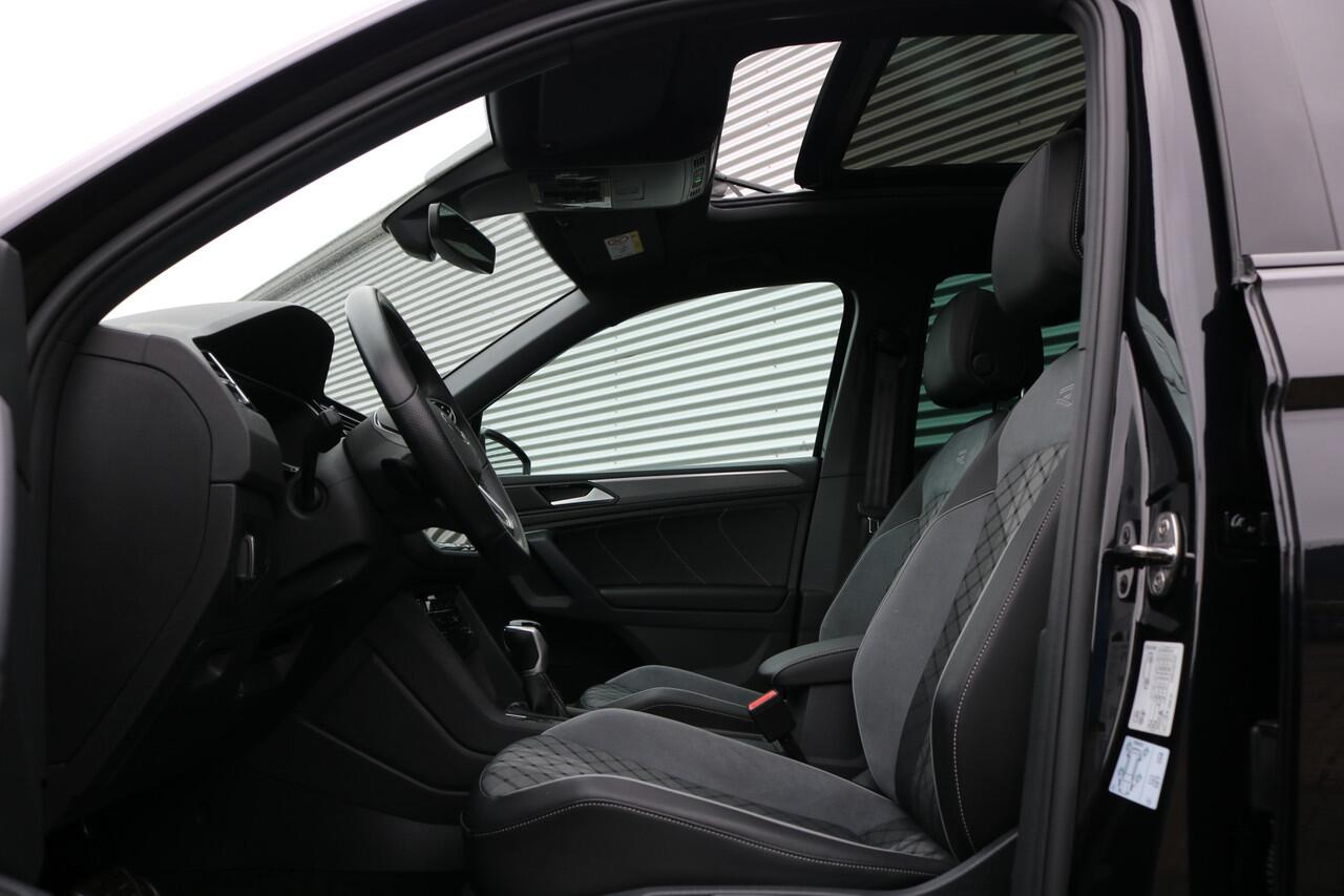 Volkswagen TIGUAN 2.0 TSI 4Motion R-Line Black Style (Panoramadak Carplay ViertualCockpit ACC 360Camera IQ-Light Trekhaak 20InchLMV PrivacyGlass)
