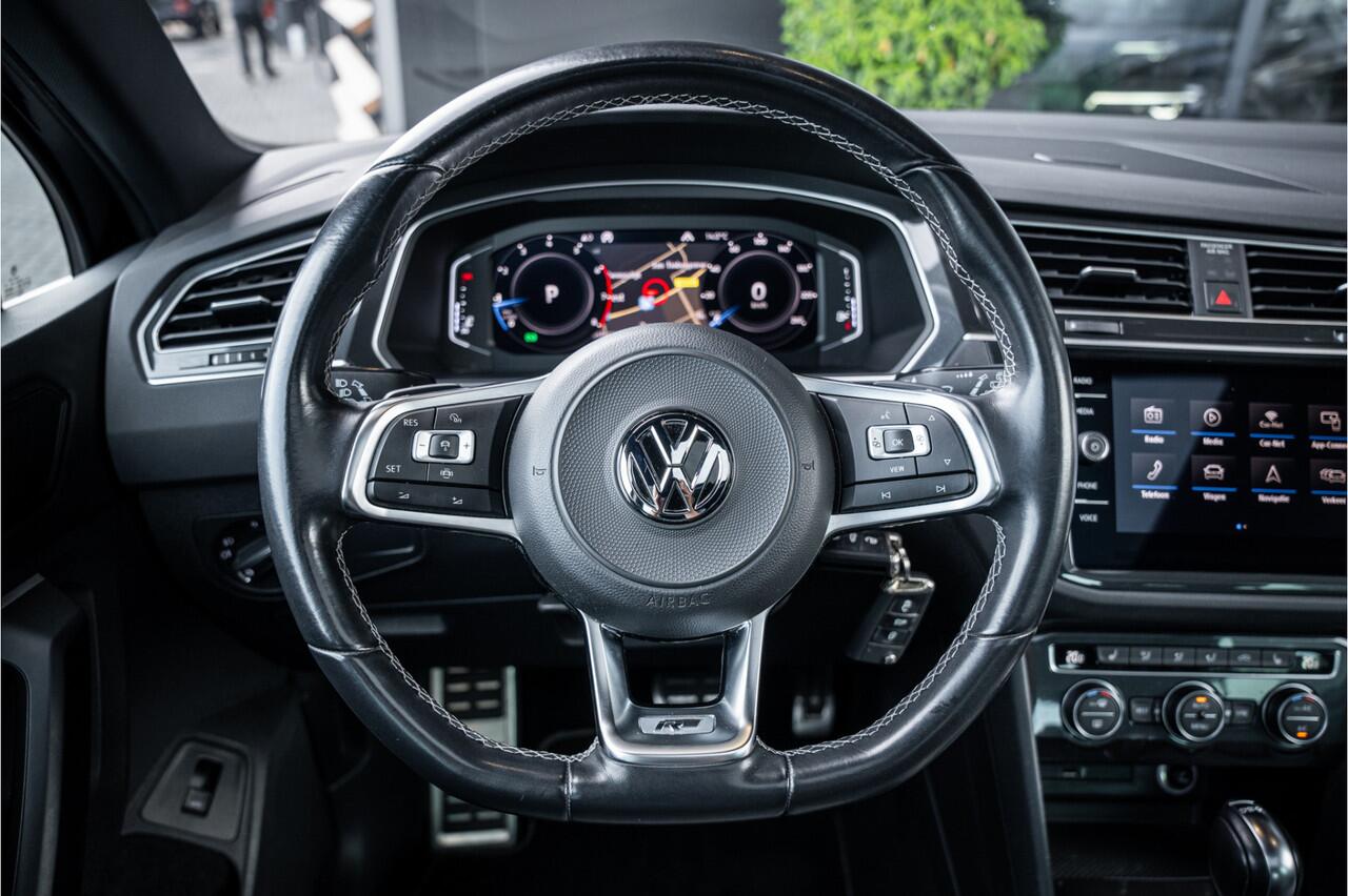 Volkswagen TIGUAN 2.0 TSI 4Motion Highline Business - R Line | Panorama | Elek. Trekhaak | ACC | Stoelverwarming