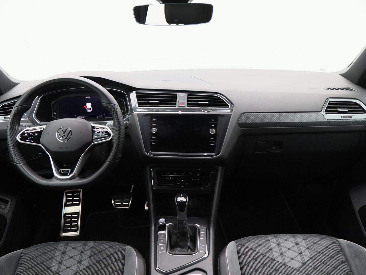 Volkswagen TIGUAN 1.4 TSi 245 Pk Automaat eHybrid R-Line Business+ | Black Style | Matrix LED | Elektrische Achterklep | Camera | Adaptive Cruise | Sensoren | 20 Inch