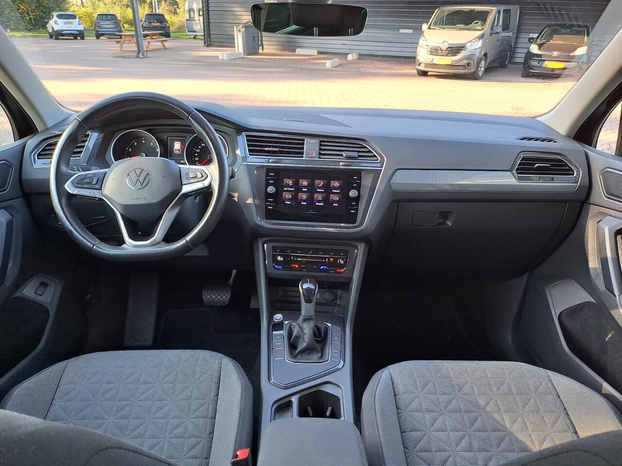 Volkswagen TIGUAN 1.5 TSI Life Business | All-seasons | Trekhaak | Elek. klep | Stoelverwarming | Keyless | Camera |