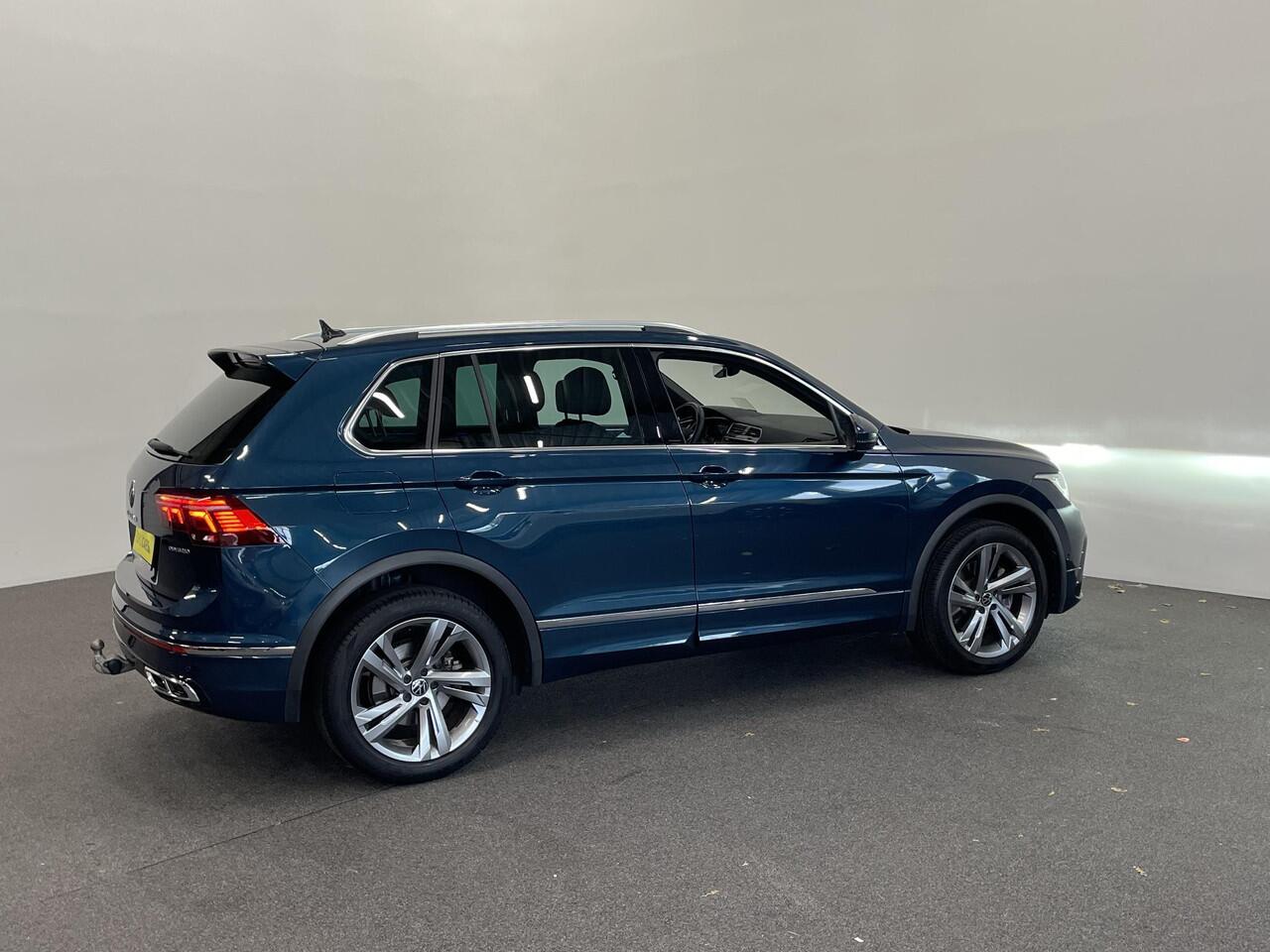 Volkswagen TIGUAN 1.4 TSI eHybrid 245pk DSG R-Line Platinum Panoramadak Trekhaak Navigatie Apple Carplay/Android Auto Camera Parkeersensoren Adaptive Cruise Control Matrix Ledverlichting Stoel- en stuurverwarming Climate Control