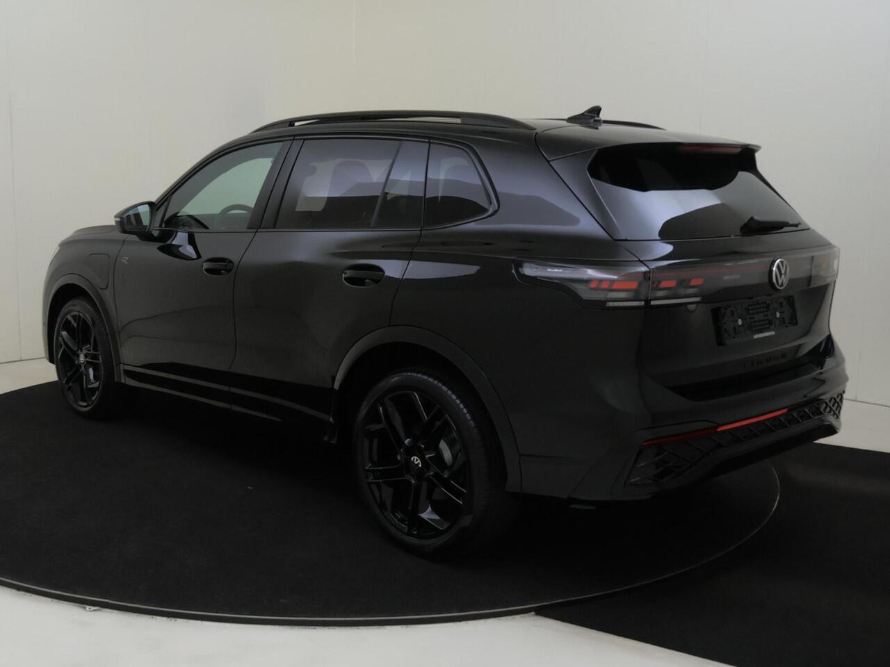 Volkswagen TIGUAN R-Line Edition - eHybrid | 'App-Connect' draadloze smartphone integratie | Automatische afstandsregeling (Adaptive Cruise Control) | Black Style Pakket