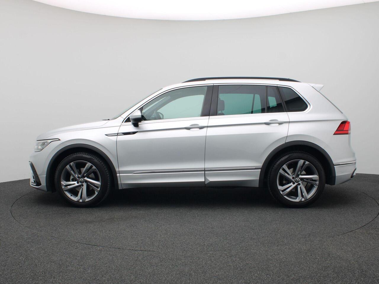 Volkswagen TIGUAN 1.5 TSI R-Line Business 150PK DSG Matrix LED, navi via apple carplay/android auto, clima, pdc voor en achter, lane assist, 19" lichtmetaal, adaptive cruise