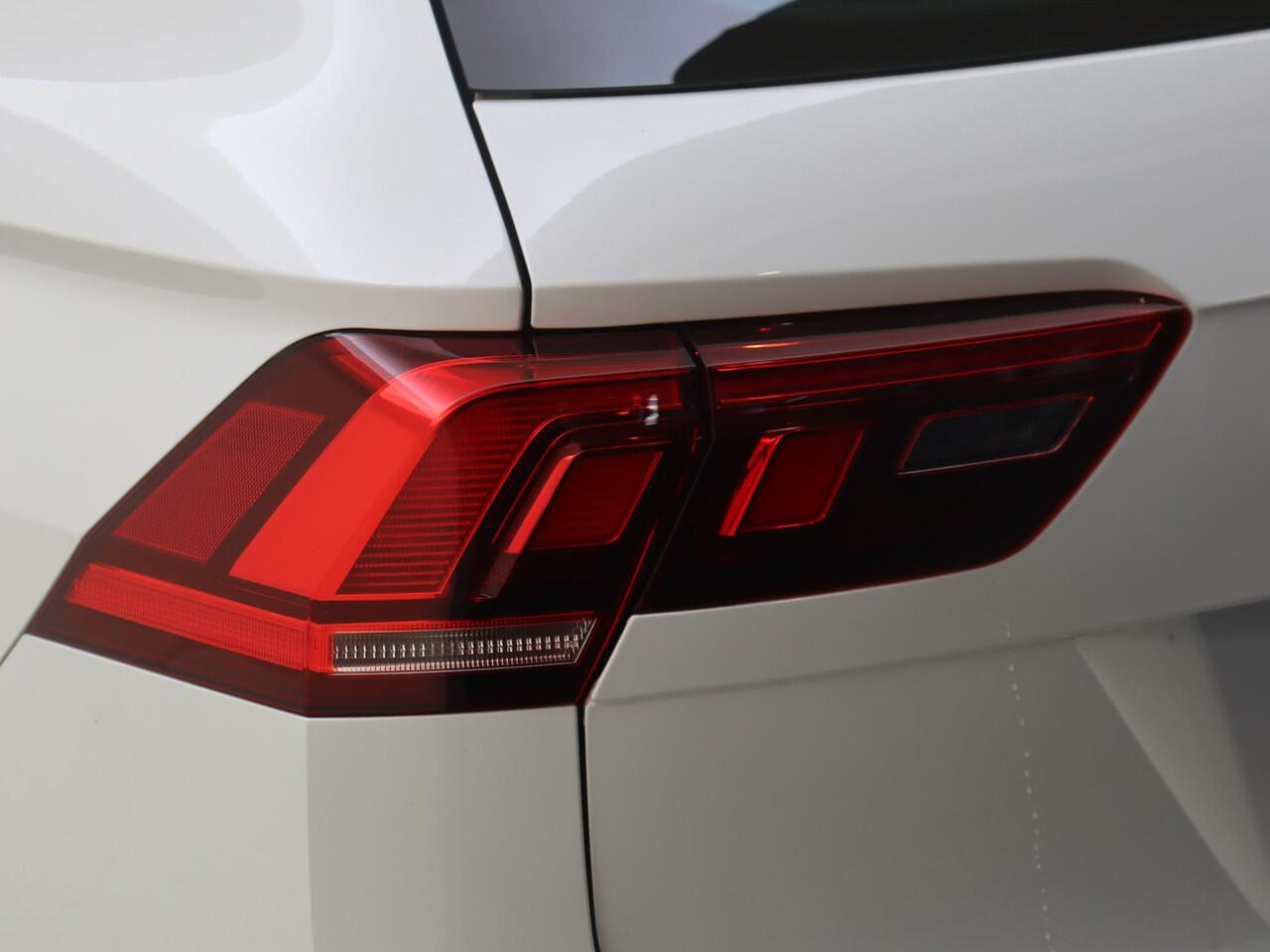 Volkswagen TIGUAN 1.4 TSI eHybrid Life | SoH 92% | Trekhaak | Stoel- en stuurwielverwarming | Adaptieve cruise control | CarPlay | Digital cockpit Pro | Parkeersensoren | 3-zone airco |