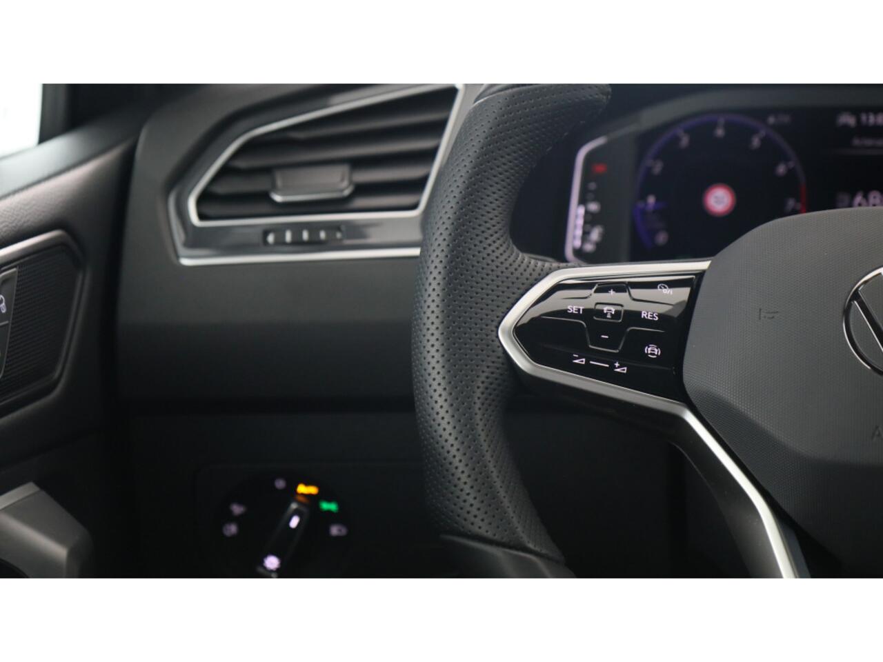 Volkswagen TIGUAN Allspace 1.5 TSI R-Line Business 7p. Black Style | LED Matrix | Camera | wegkl. trekhaak