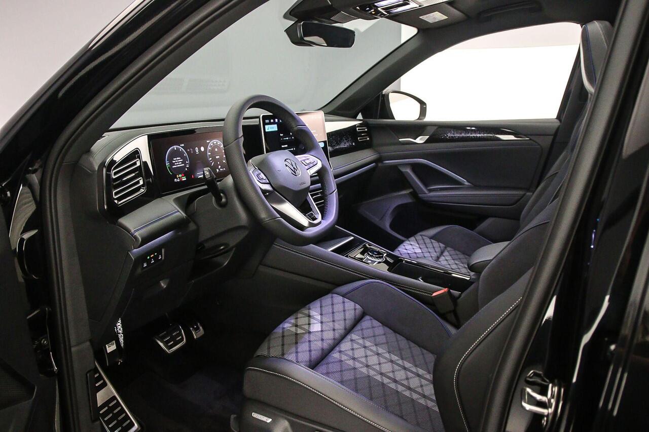 Volkswagen TIGUAN R-Line Edition 1.5 TSI eHybrid 272pk DSG Automaat Black Style, Trekhaak, Panoramadak, Adaptive cruise control, Achteruitrijcamera