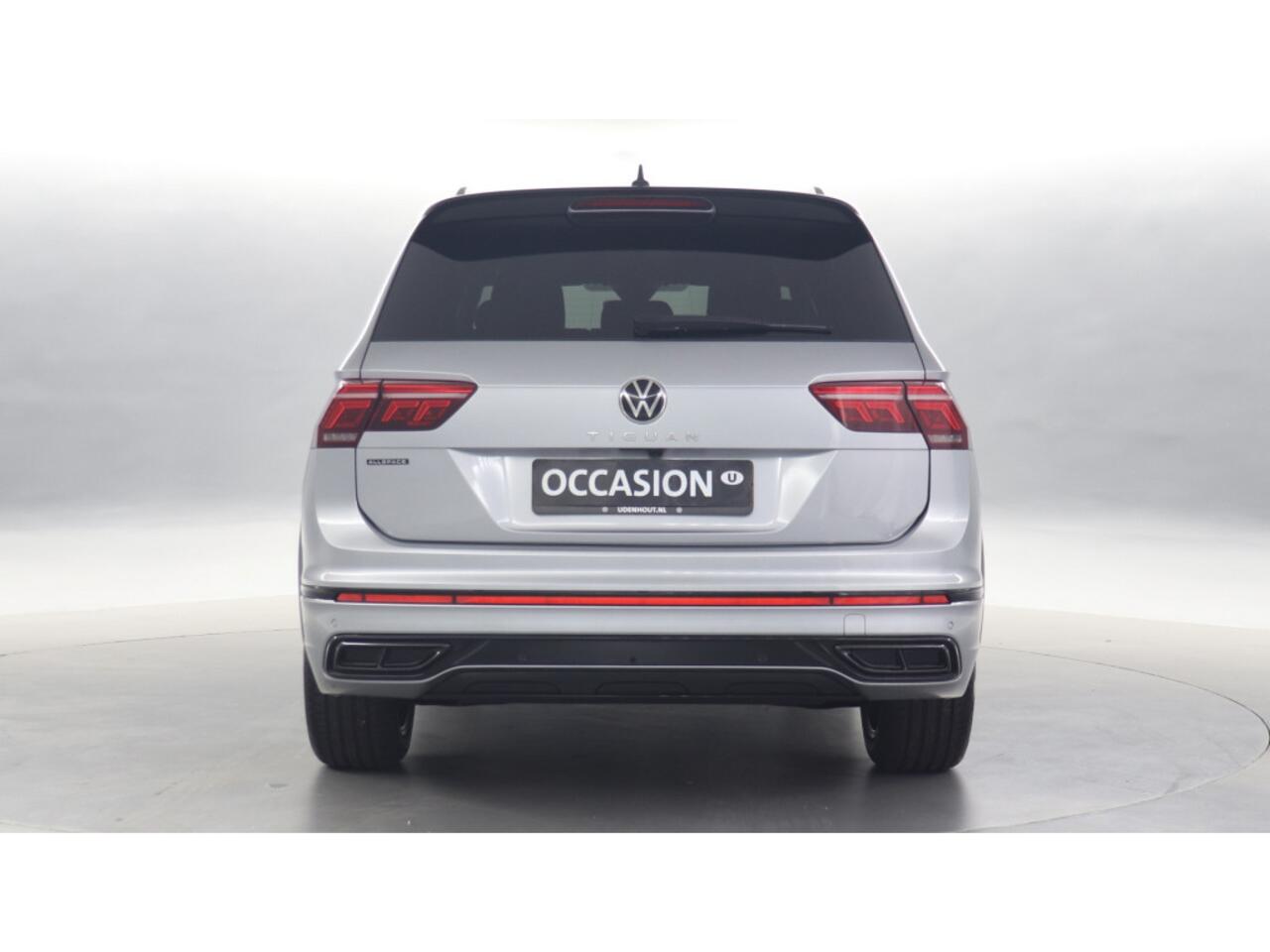 Volkswagen TIGUAN Allspace 1.5 TSI R-Line Business 7p. Black Style | LED Matrix | Camera | wegkl. trekhaak