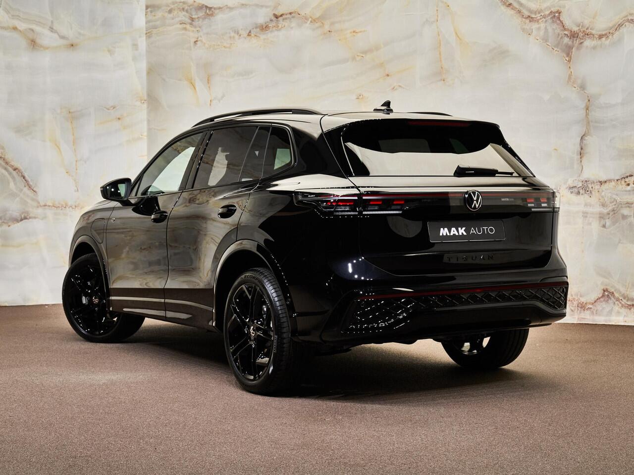 Volkswagen TIGUAN 1.5 eHybrid R-Line, 20", pano, massage, ACC, DCC, IQ.Light, Black Style, tr.haak