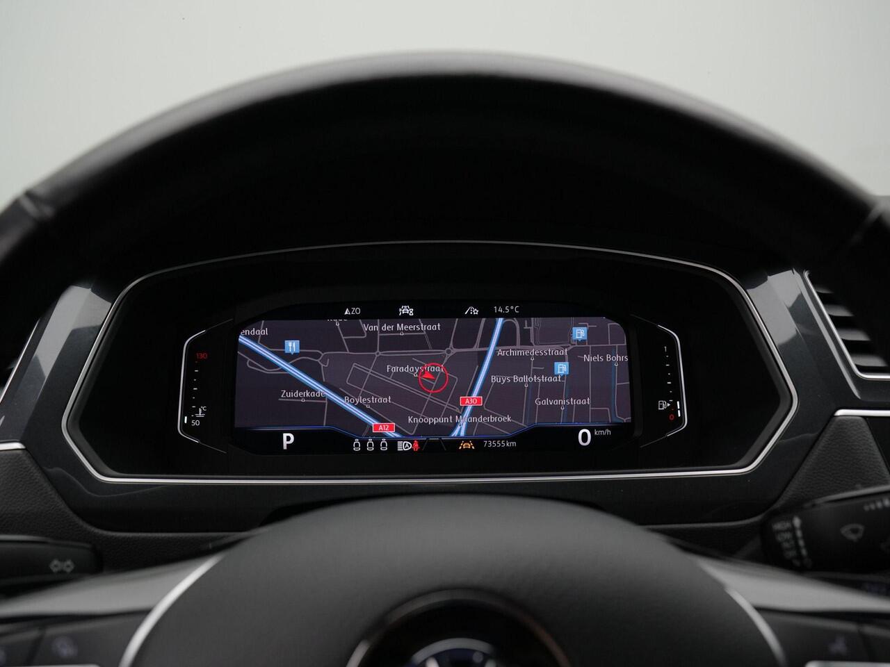 Volkswagen TIGUAN 2.0 TSI 190 pk DSG 4Motion Highline Business R / R-Line | Panoramadak | Trekhaak | Achteruitrijcamera | Stoelverwarming | Navigatie