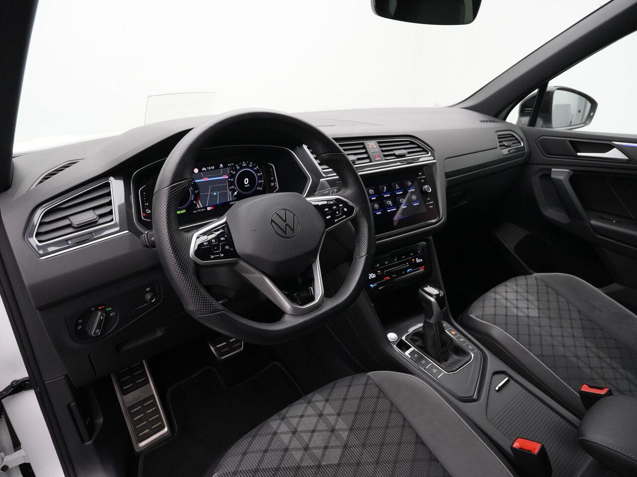 Volkswagen TIGUAN 1.4 TSI eHybrid 245 pk DSG R-Line Business | Panoramadak | Adaptief onderstel | 360 camera | Head-up display | IQ Light