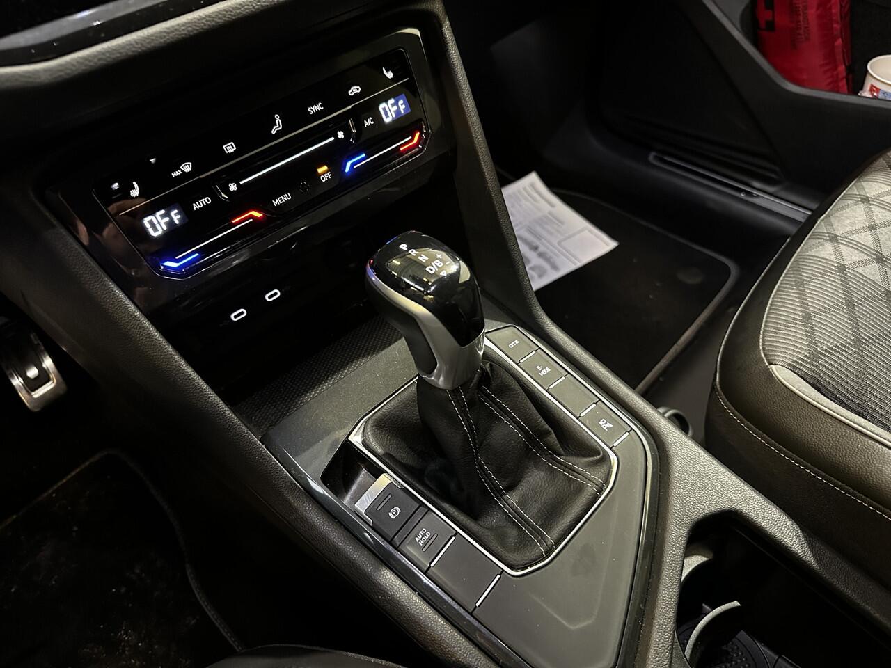 Volkswagen TIGUAN 1.4 TSI eHybrid R-Line / AUTOMAAT/ 245PK/ PARK. SENSOREN V+A/ 360 CAMERA/ STUUR+STOEL VERWARMING/ ACC/ APP-CONNECT/ DIGITAL DASH/ DAB/ NAVI/ CLIMA/ LED/ ISOFIX/ 19'' LMV