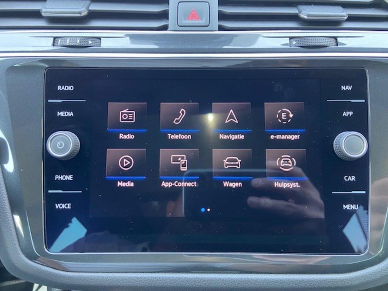 Volkswagen TIGUAN 1.4 TSI eHybrid R-Line Business+ / Panoramadak / 19" LMV / IQ LED Matrix / Navi / Camera / Keyless / APP.Connect / Stuur en Stoelverwarming / Dode Hoek