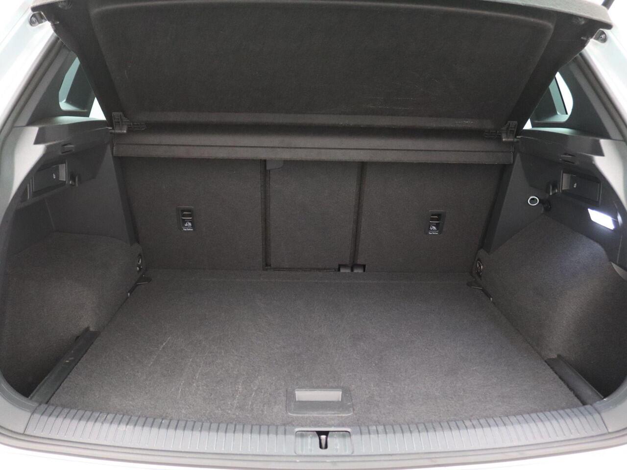 Volkswagen TIGUAN 1.5 TSI R-Line Business 150PK DSG Matrix LED, navi via apple carplay/android auto, clima, pdc voor en achter, lane assist, 19" lichtmetaal, adaptive cruise