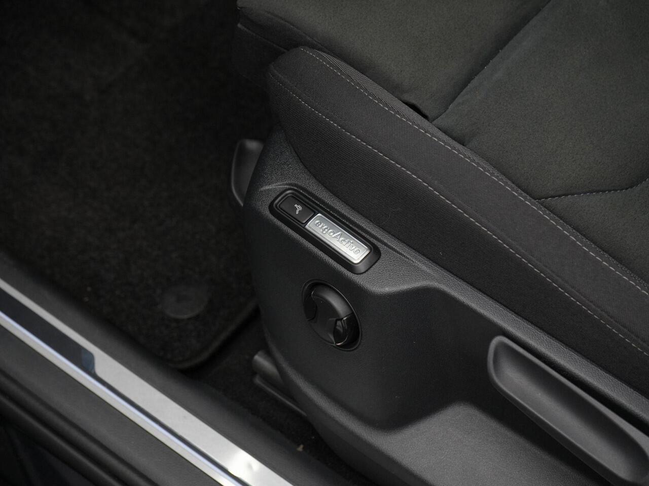 Volkswagen TIGUAN 2.0 TSI 190 pk DSG 4Motion Highline Business R / R-Line | Panoramadak | Trekhaak | Achteruitrijcamera | Stoelverwarming | Navigatie