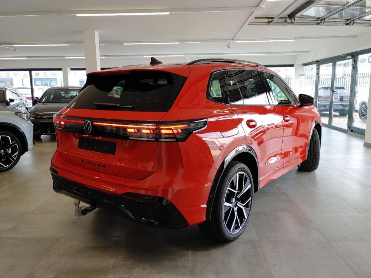 Volkswagen TIGUAN 1.5 eTSI DSG R-LINE PANO-DAK/TREKHAAK/CAMERA/NAVI/CARPLAY/ACC/E-KLEP