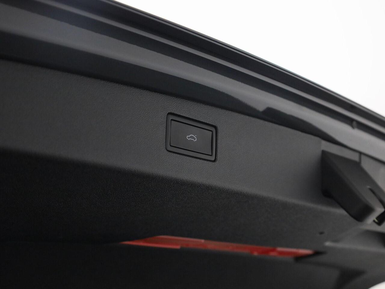 Volkswagen TIGUAN 1.5eTSI/150PK DSG R-Line Edition · 360 Camera · Keyless · IQ.Light · Garantie t/m 11-09-2026