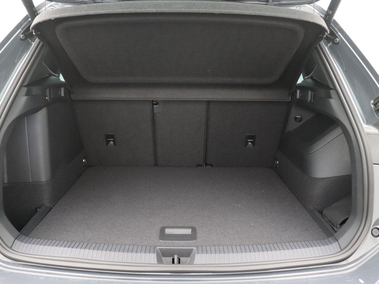 Volkswagen TIGUAN 1.5 eHybrid R-Line Edition 272PK DSG Pano-Schuifdak, Lederen Bekleding, Head-Up Display, 360gr. Camera, Stoelverwarming & Koeling, Matrix-LED Verlichting, Trekhaak, 20" LM Velgen, Adaptieve Cruise Controle,