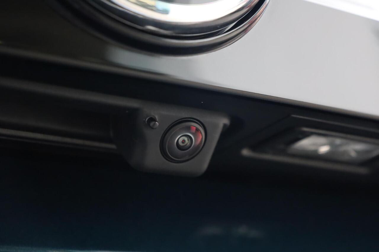 Volkswagen TIGUAN 1.5 eHybrid R-Line Edition 272PK / 200kW LED Matrix IQ.Light, rondomzichtcamera, Apple Carplay & Android Auto, elektr. bedienbaar panoramadak, voorstoelen verwarm- en ventileerbaar met massagefunctie, achteruitrijcamera, elektr. uitklapbare trekhaak met a