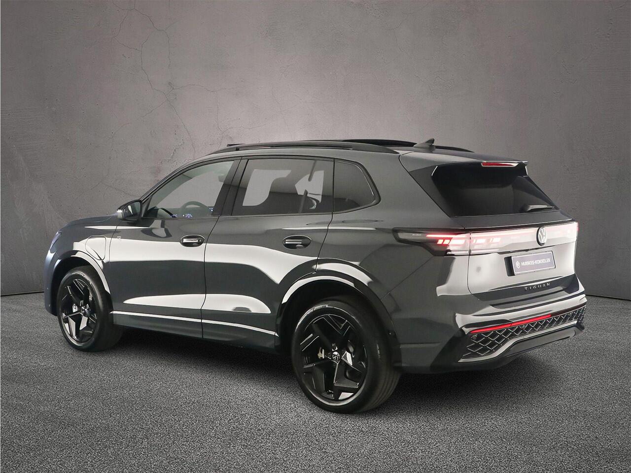 Volkswagen TIGUAN R-Line Edition 1.5 TSI eHybrid 272pk DSG Automaat Trekhaak, Black Style, Panoramadak, Adaptive cruise control, Elektriche achterklep, Achteruitrijcamera