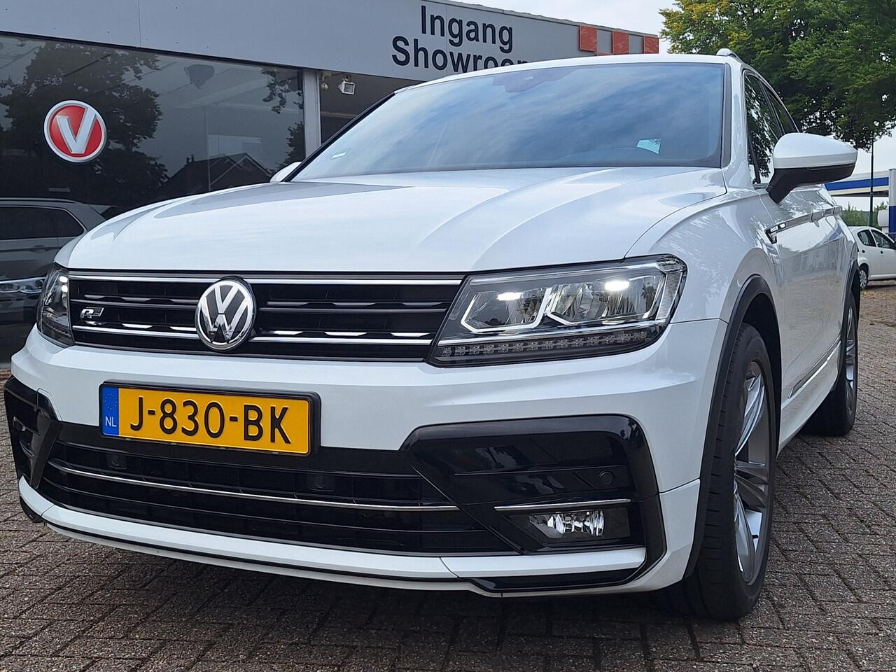Volkswagen TIGUAN 1.5 TSI ACT R-line Business Navigatie/Trekhaak/ Digitaal Dashboard/ Cruise control/Draadloos oplader Parelmoer wit
