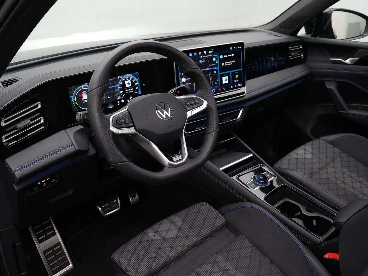 Volkswagen TIGUAN 1.5 eHybrid 204 pk DSG R-Line Edition | Panoramadak | Stoel-/stuurverwarming | Standkachel | Park Assist | Side Assist | ErgoActive bestuurdersstoel | 20 inch