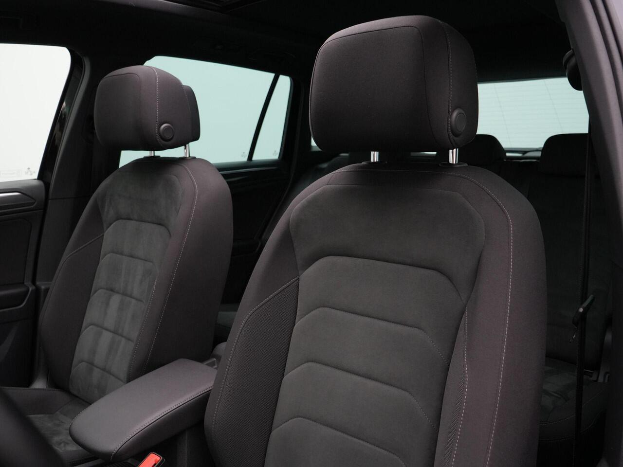 Volkswagen TIGUAN 2.0 TSI 190 pk DSG 4Motion Highline Business R / R-Line | Panoramadak | Trekhaak | Achteruitrijcamera | Stoelverwarming | Navigatie