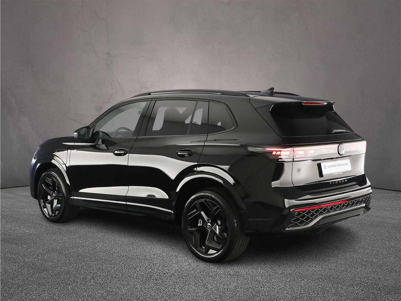 Volkswagen TIGUAN R-Line Edition 1.5 TSI eHybrid 272pk DSG Automaat Black Style, Trekhaak, Panoramadak, Adaptive cruise control, Achteruitrijcamera