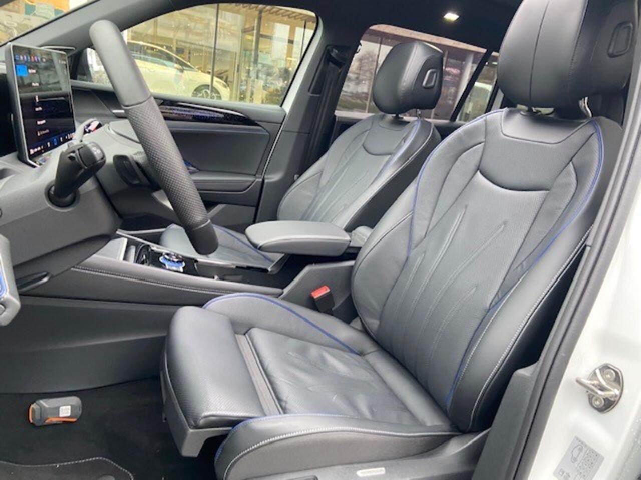 Volkswagen TIGUAN 1.5 eHybrid R-Line Edition / App connect / PANODAK / 20"LMV / 360" CAMERA / Leder interieur / Trekhaak / R-Line